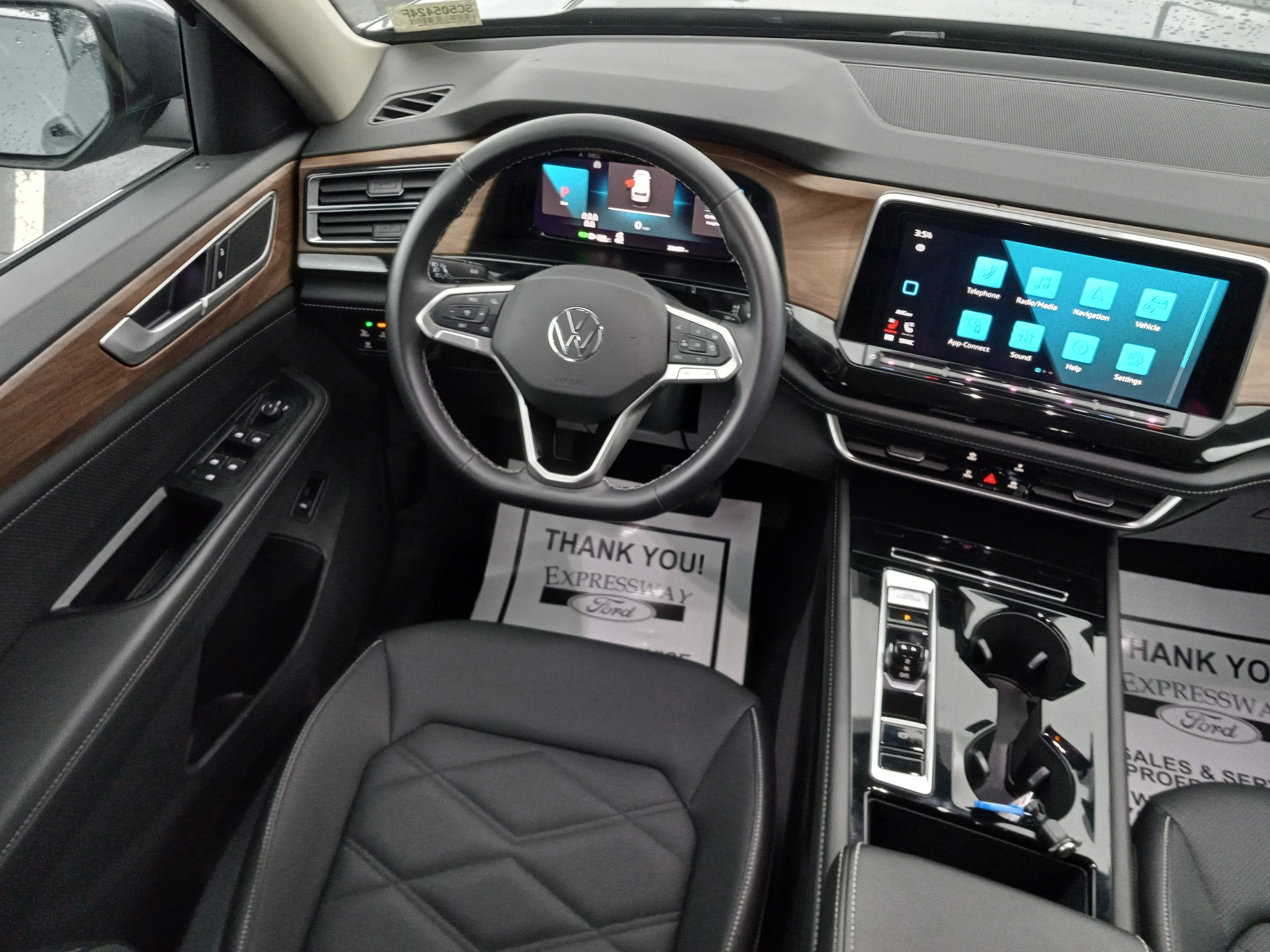 2025 Volkswagen Atlas 2.0T SE w/Technology