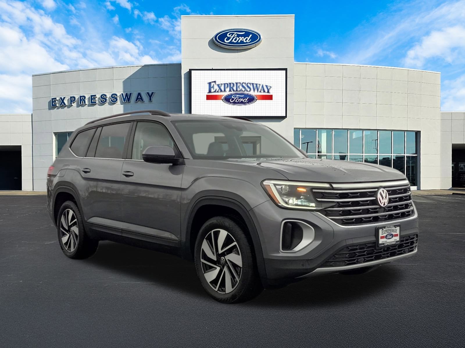 2025 Volkswagen Atlas 2.0T SE w/Technology