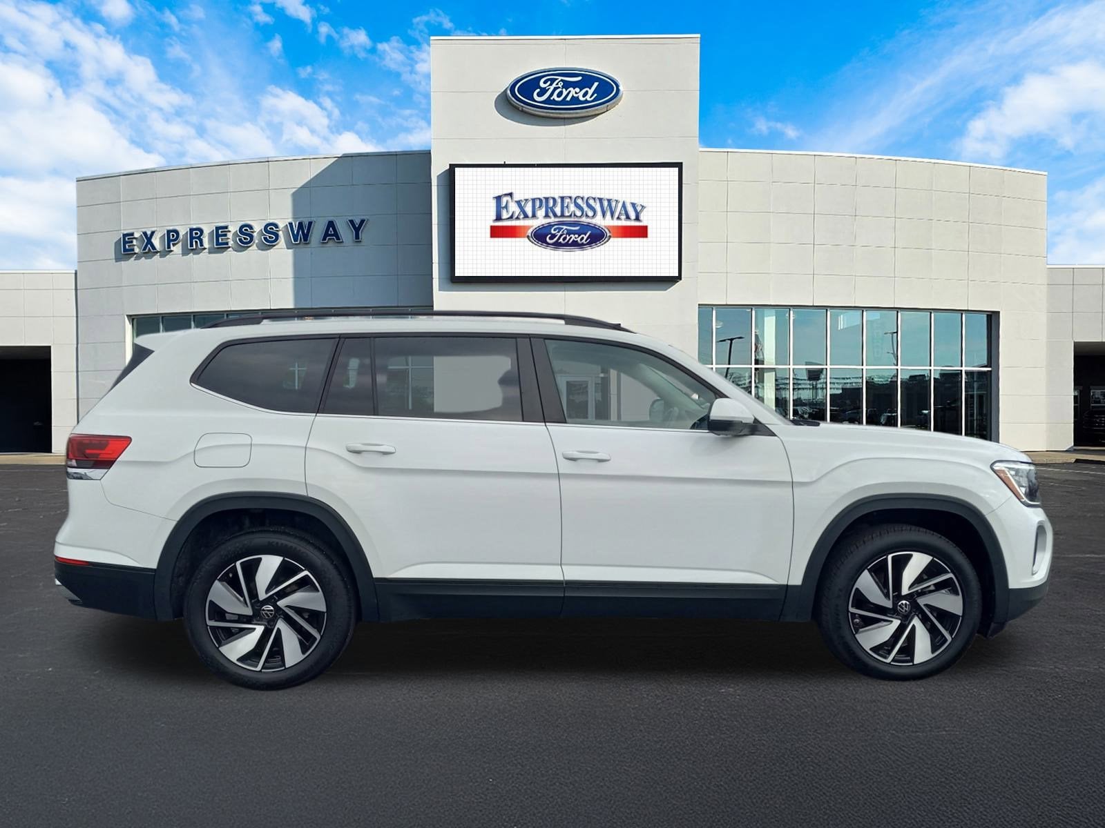 2025 Volkswagen Atlas 2.0T SE w/Technology