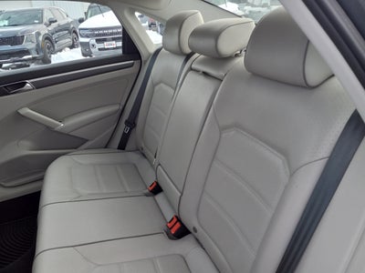 2018 Volkswagen Passat 2.0T R-Line