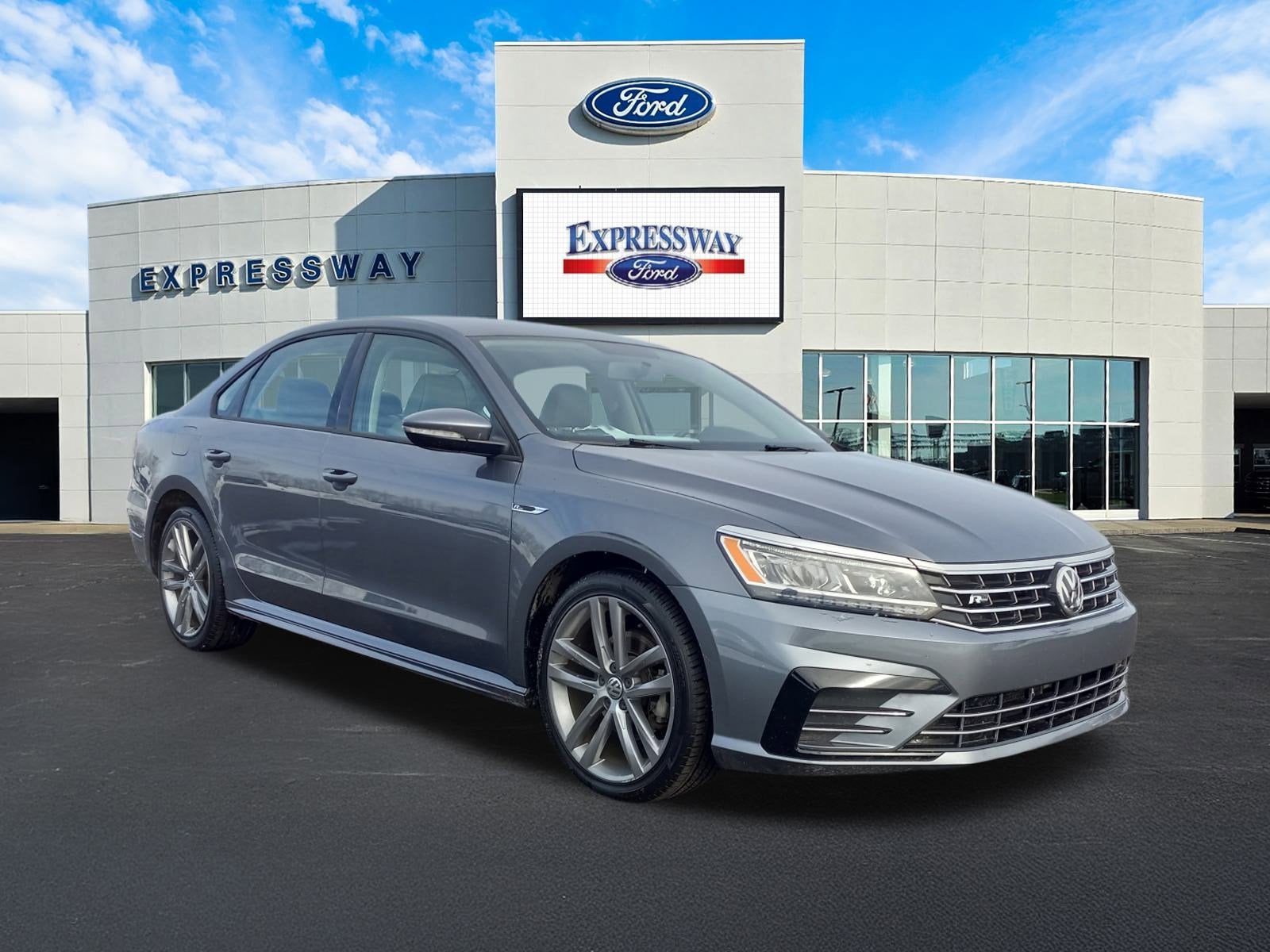 2018 Volkswagen Passat 2.0T R-Line