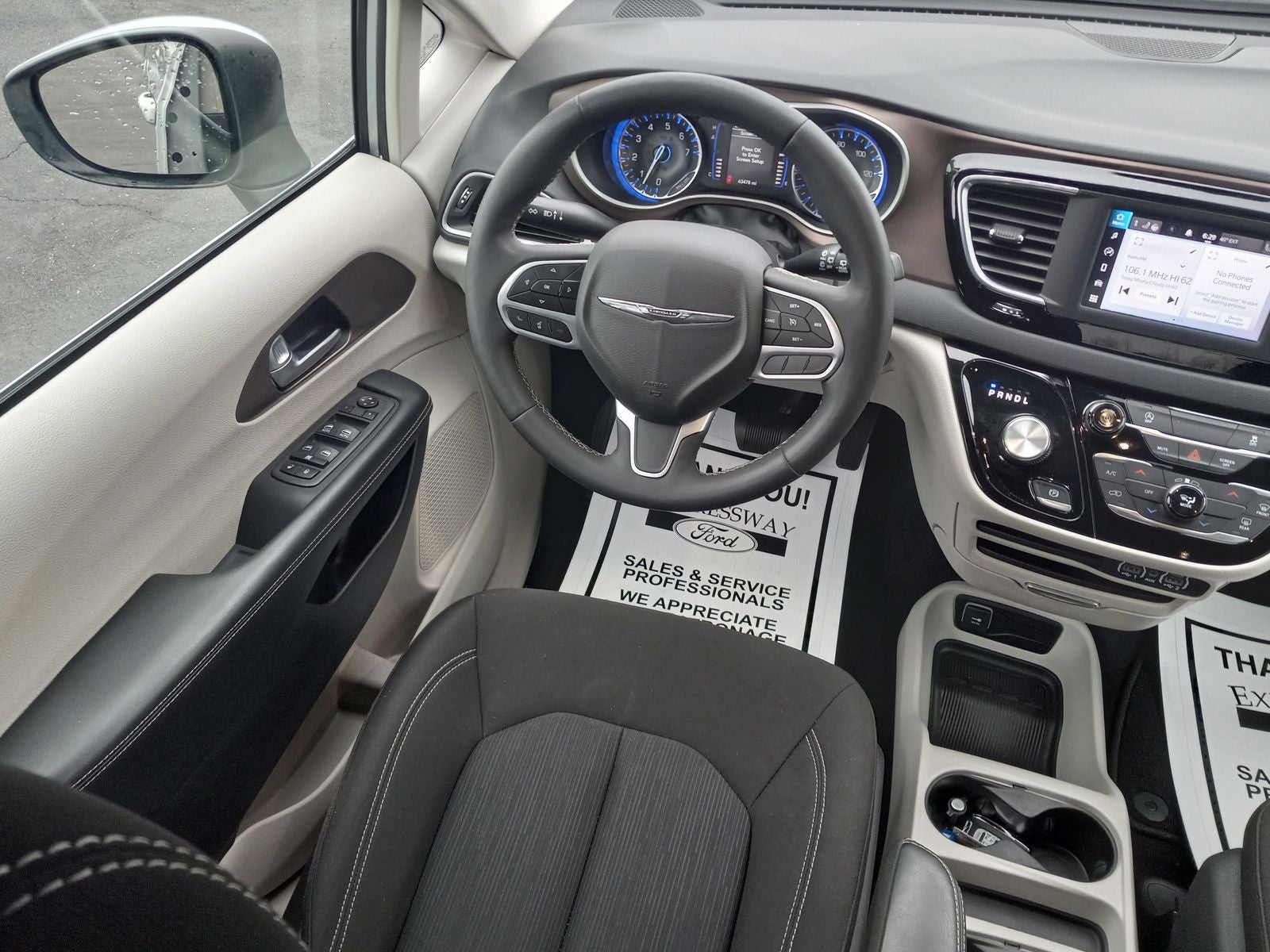 2023 Chrysler Voyager LX