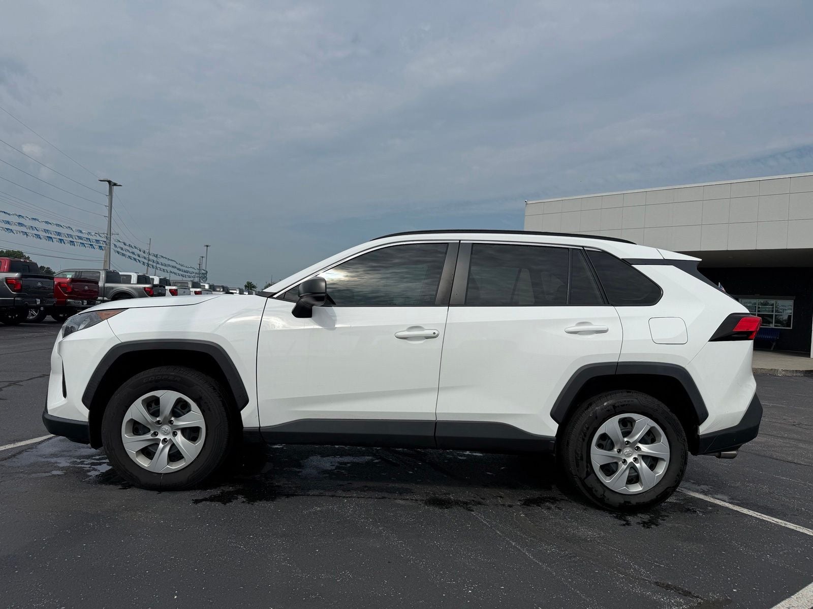 2020 Toyota RAV4 LE