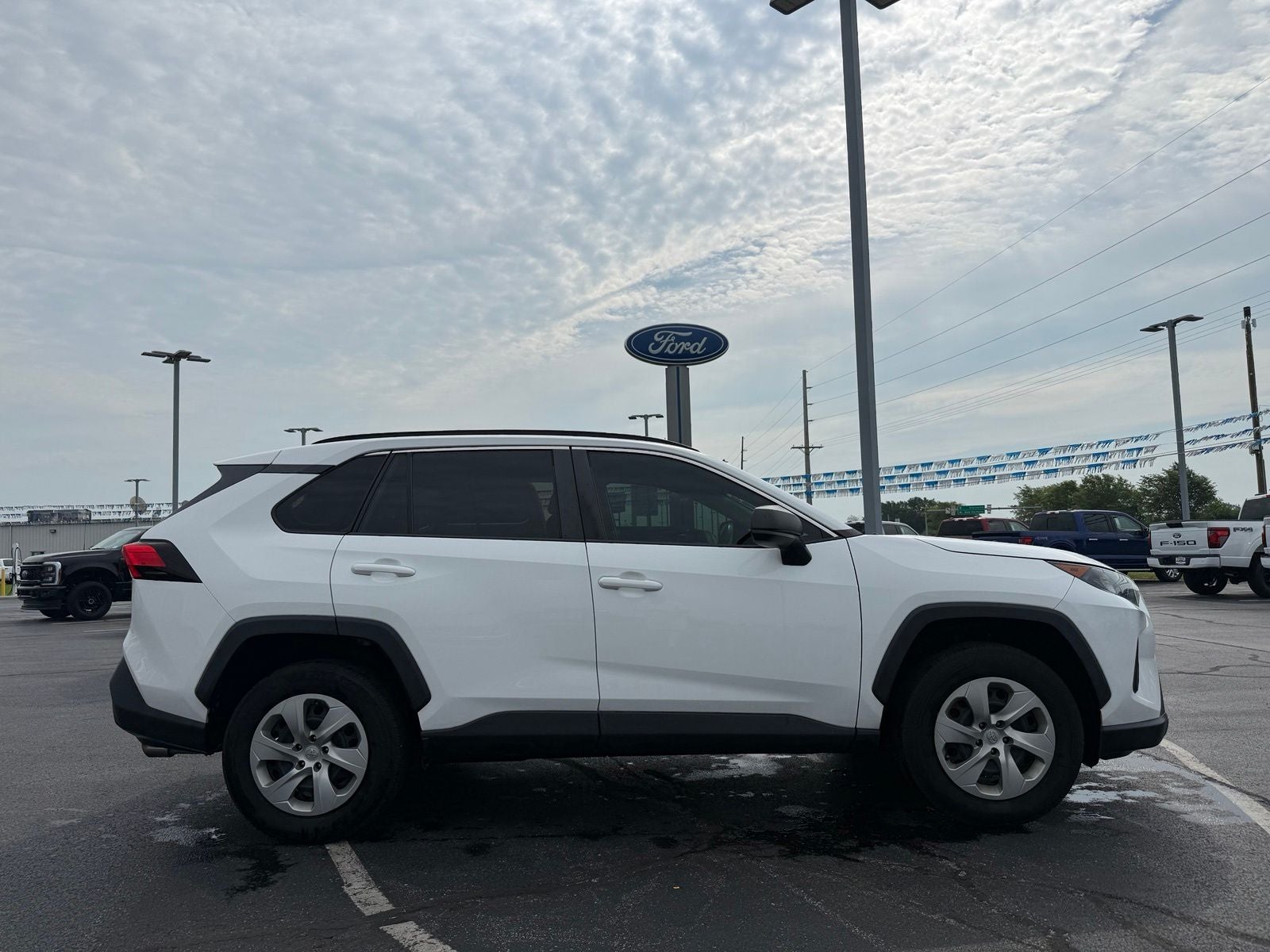 2020 Toyota RAV4 LE