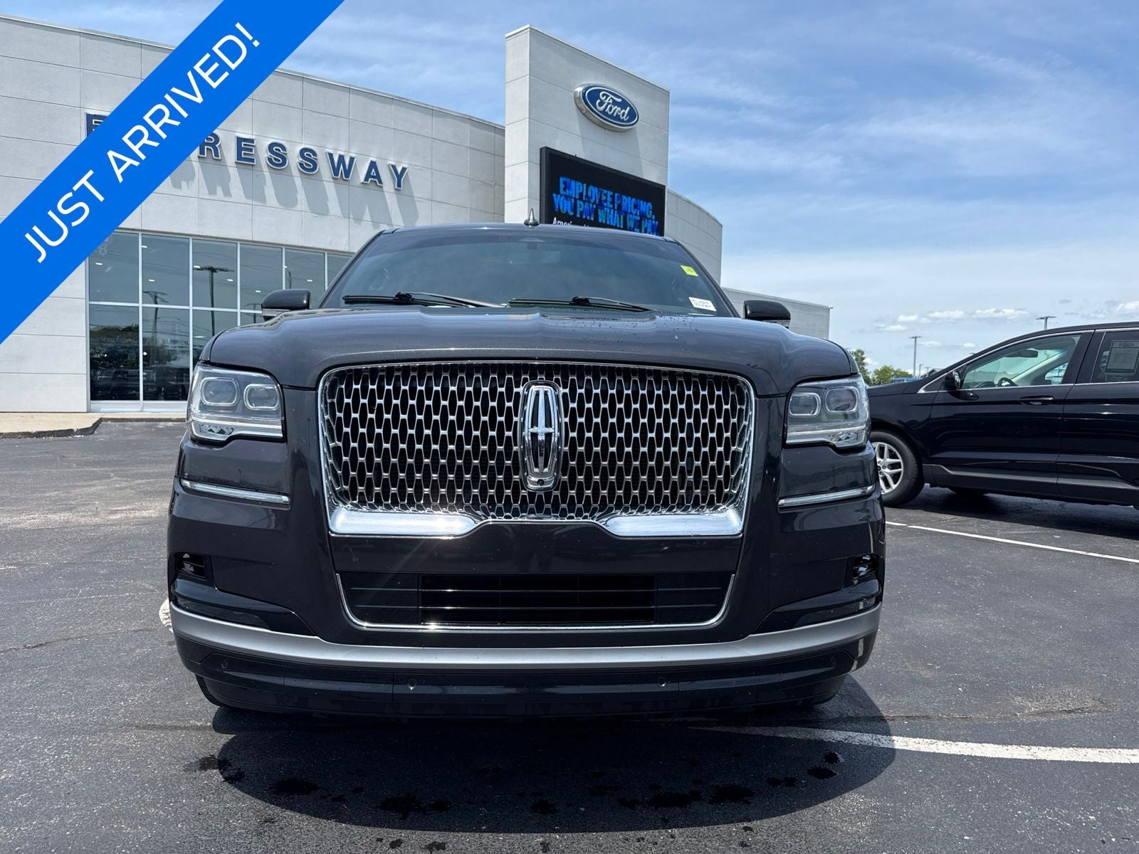 2023 Lincoln Navigator Standard