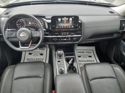 2025 Nissan Pathfinder SL