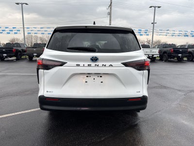 2025 Toyota Sienna LE