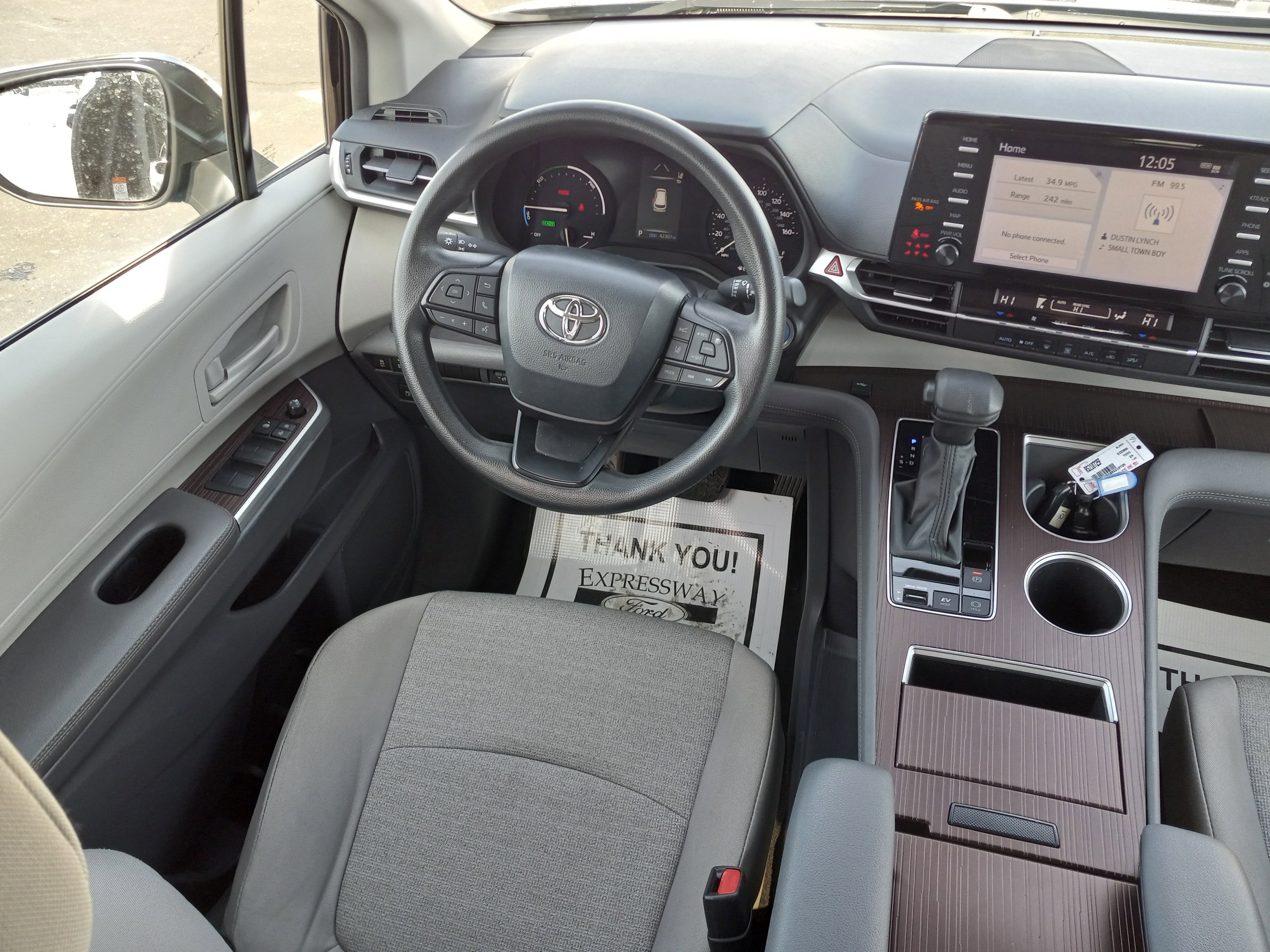 2024 Toyota Sienna LE