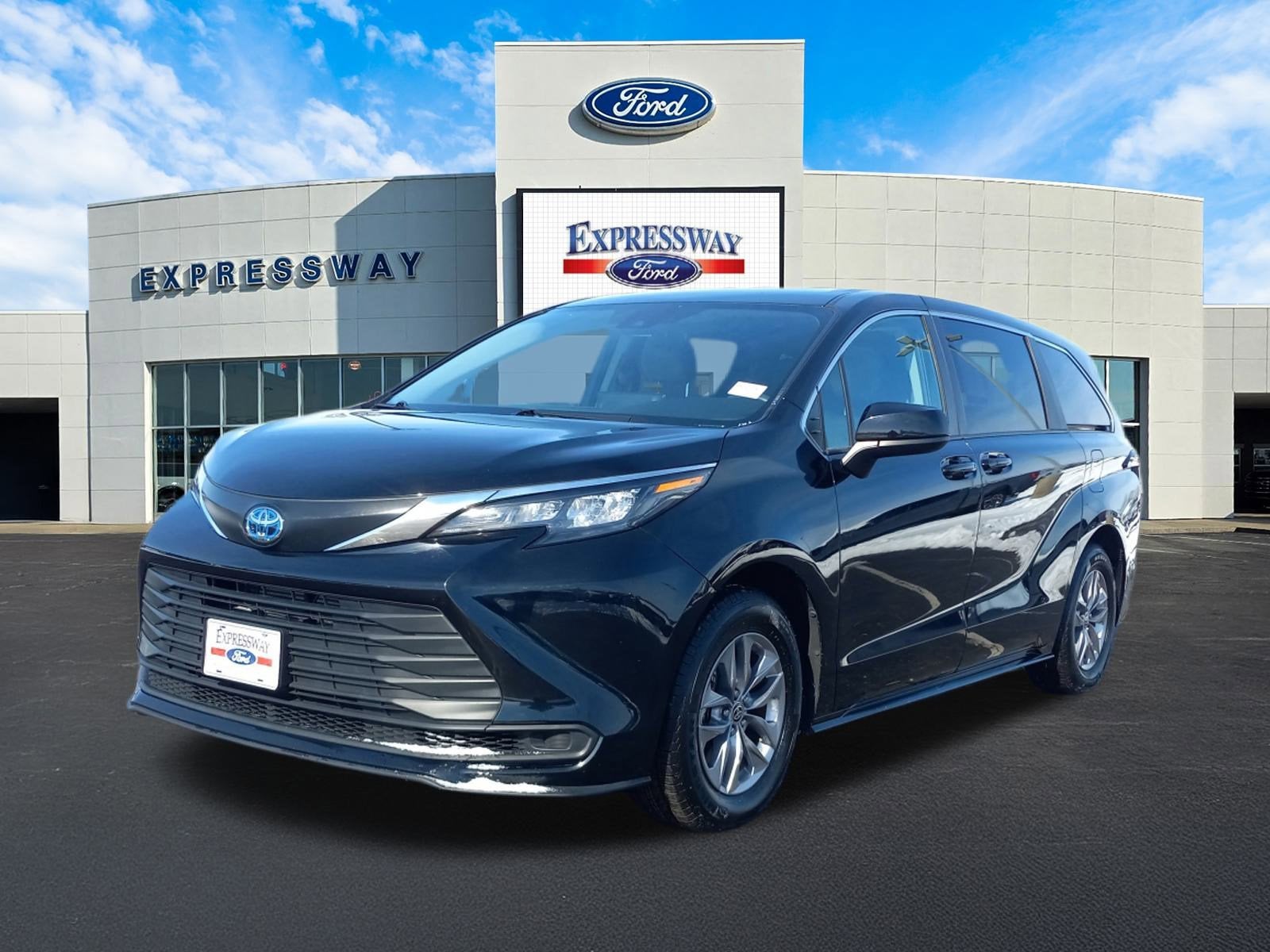 2024 Toyota Sienna LE