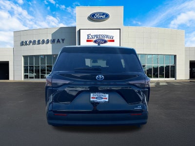 2024 Toyota Sienna LE