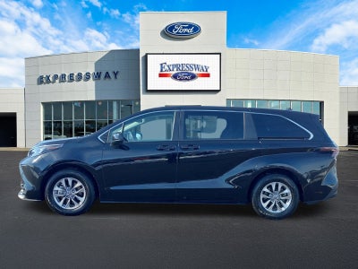 2024 Toyota Sienna LE