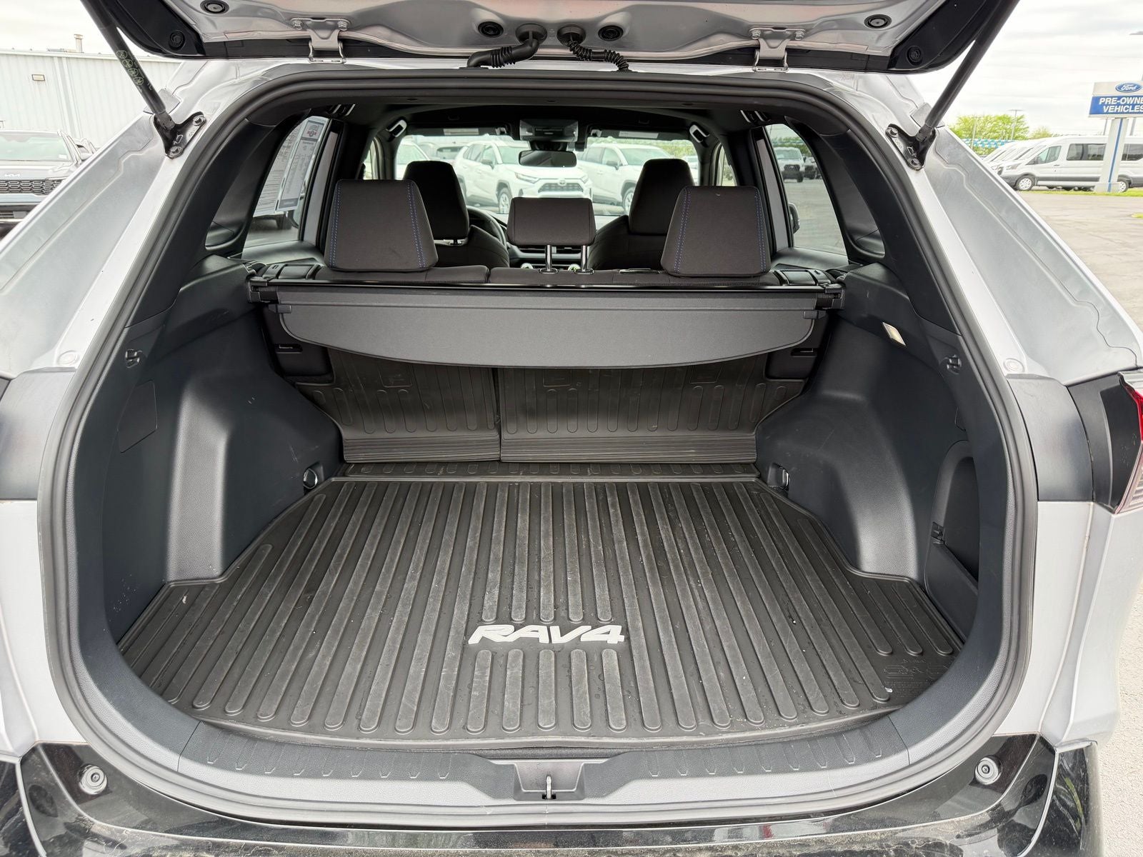 2024 Toyota RAV4 Hybrid SE
