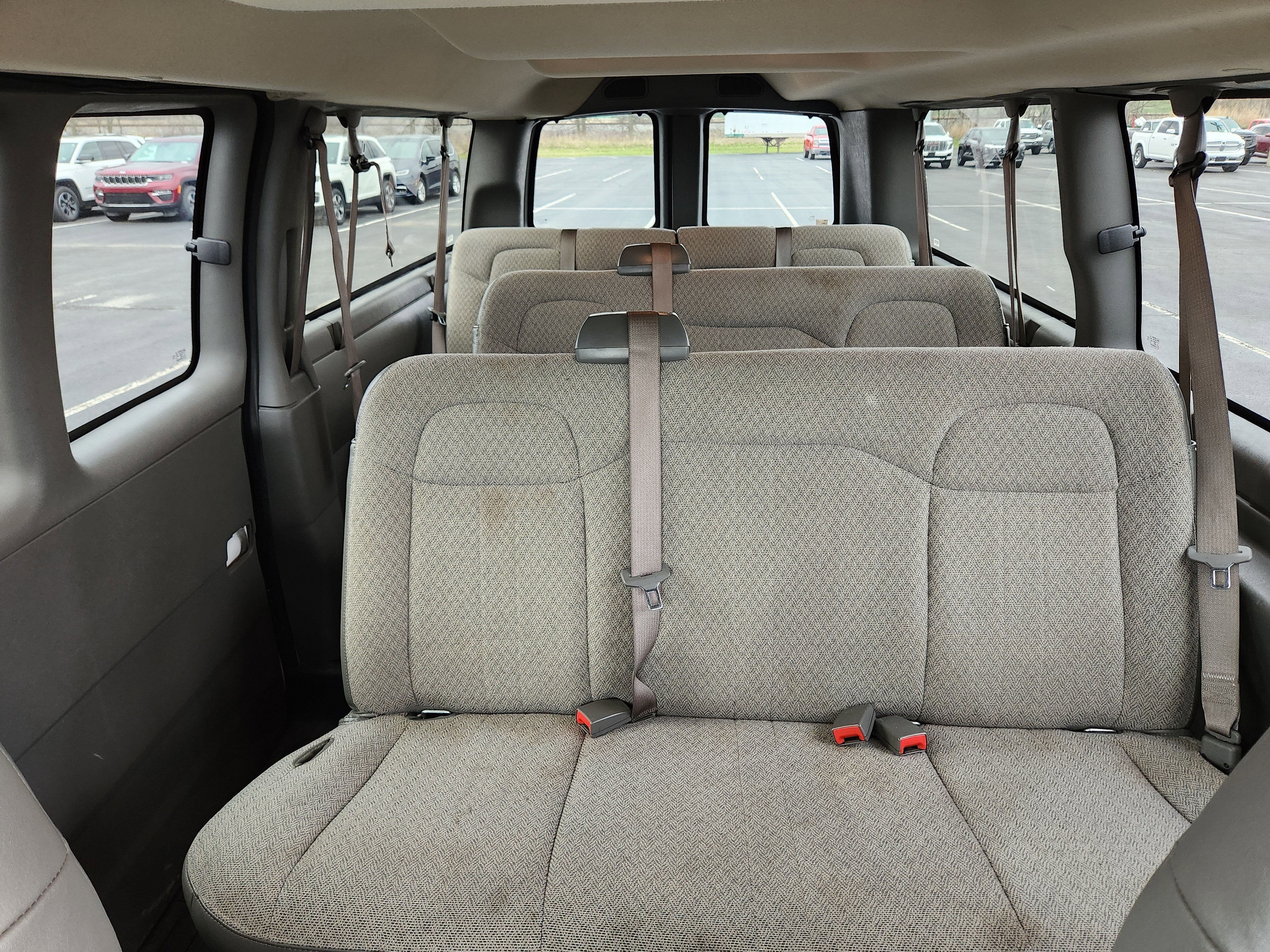 2023 Chevrolet Express Passenger 3500 1LS