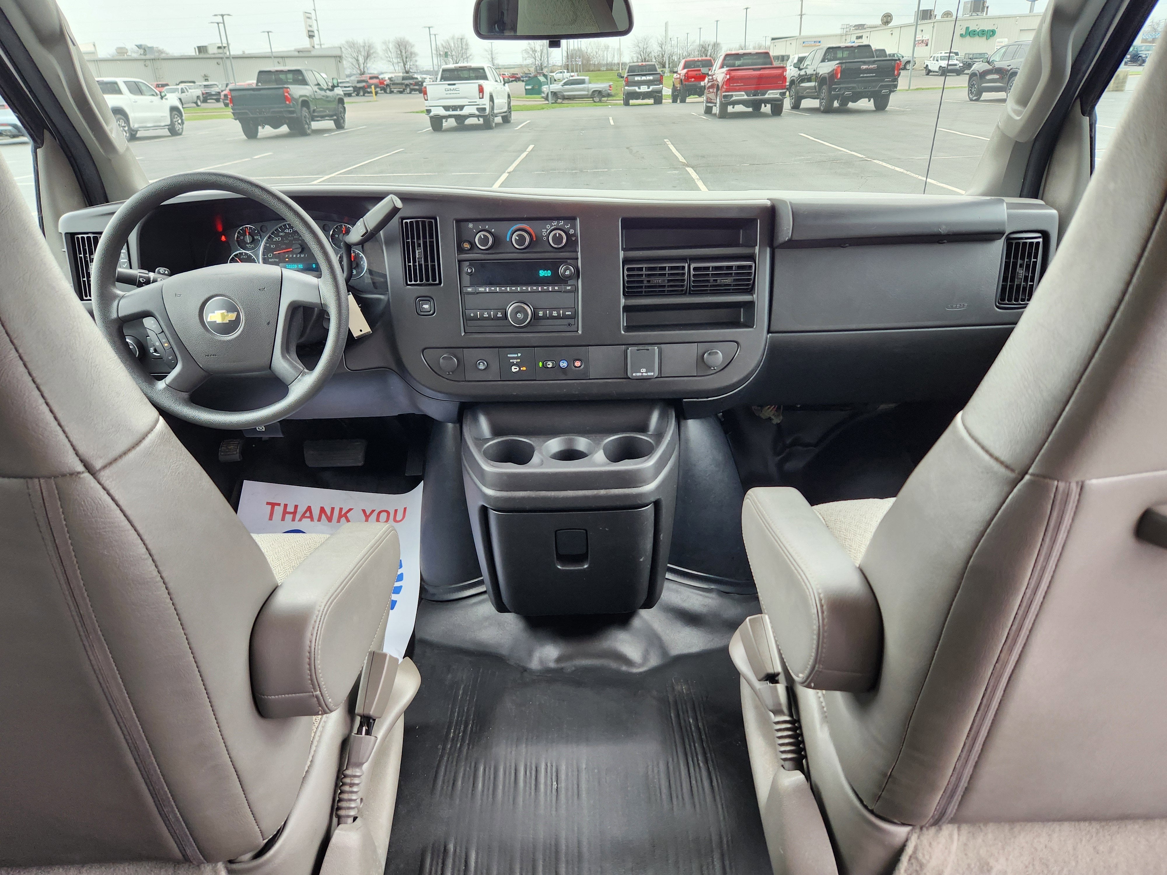 2023 Chevrolet Express Passenger 3500 1LS