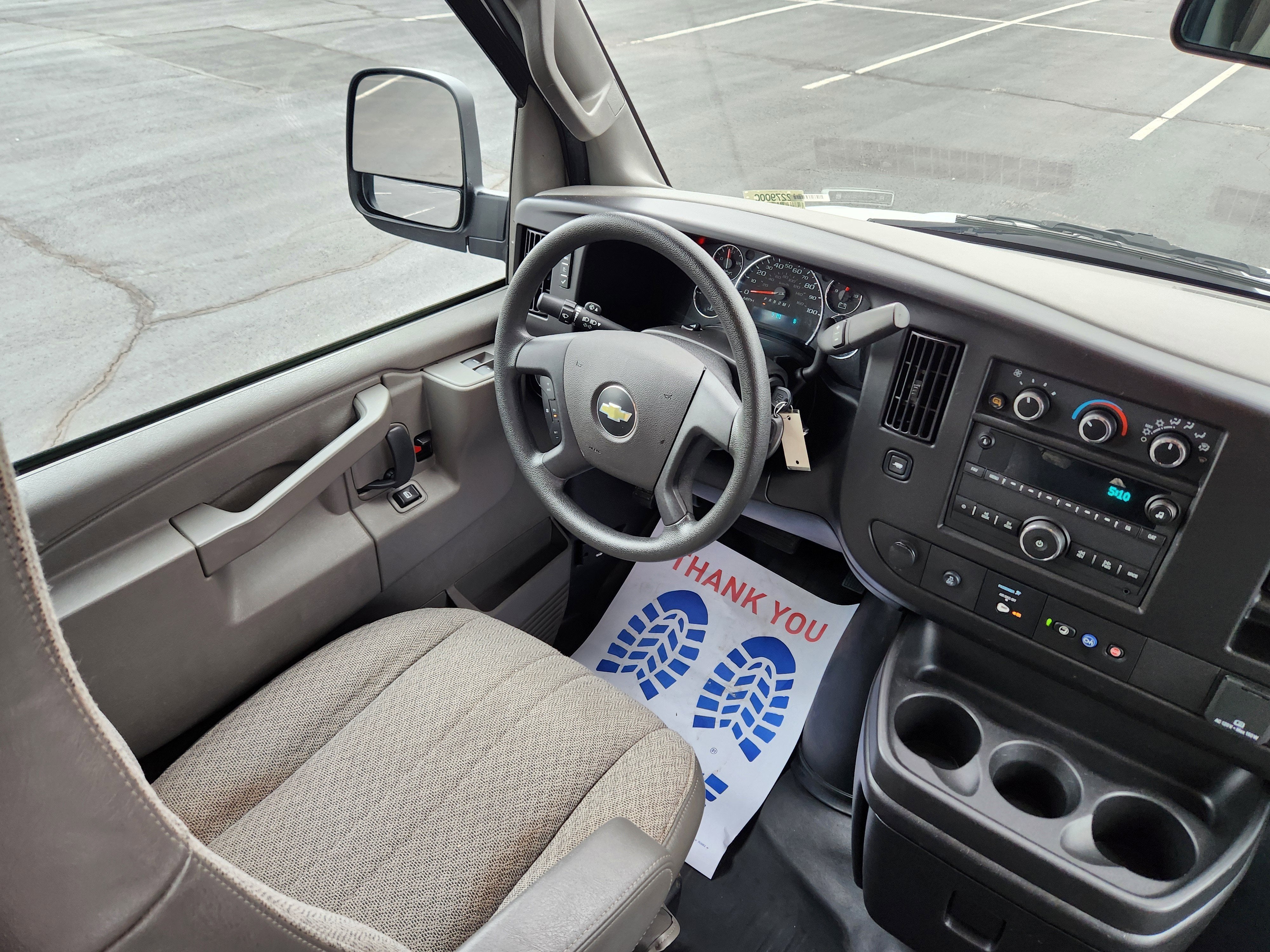 2023 Chevrolet Express Passenger 3500 1LS