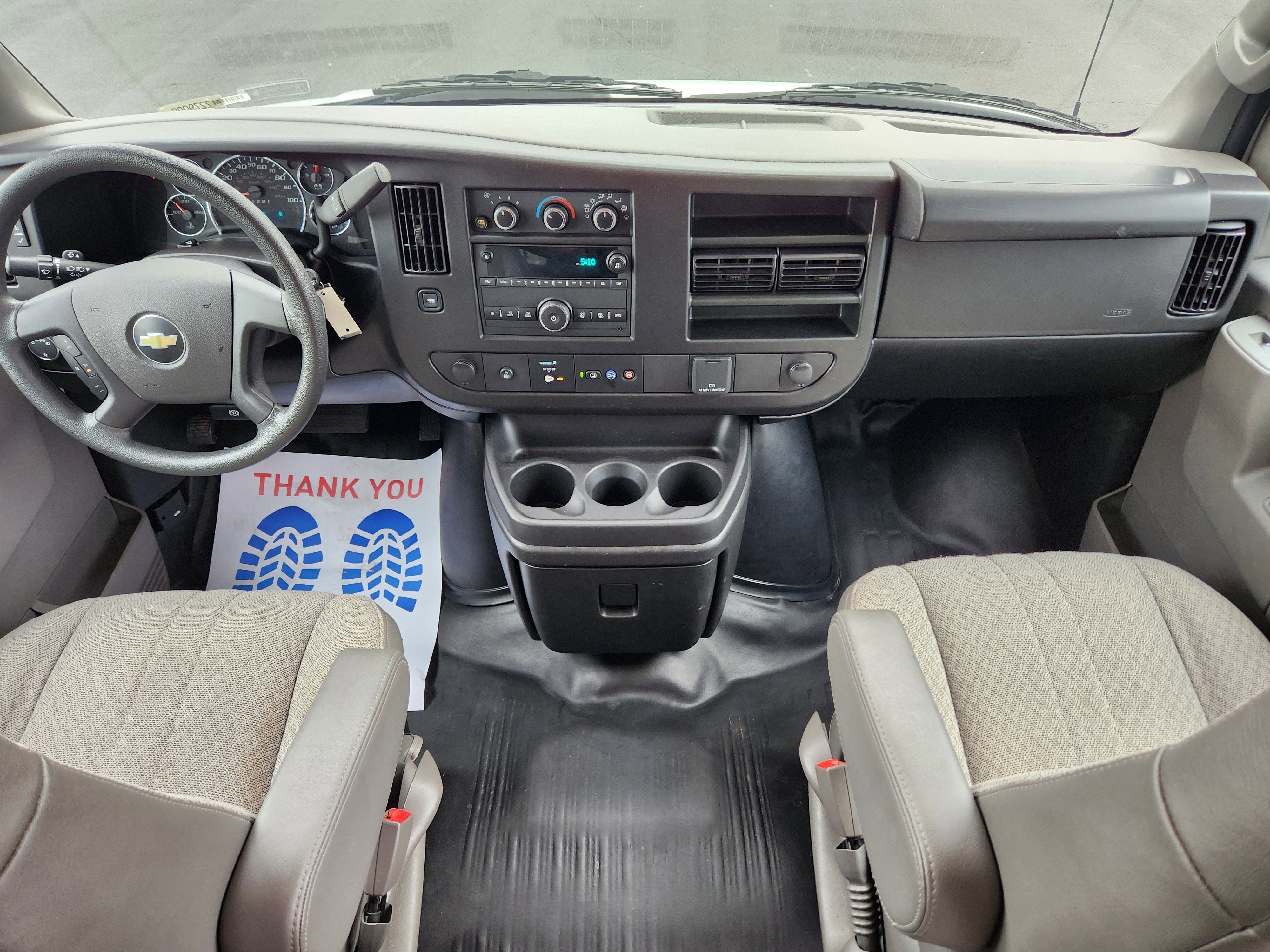 2023 Chevrolet Express Passenger 3500 1LS