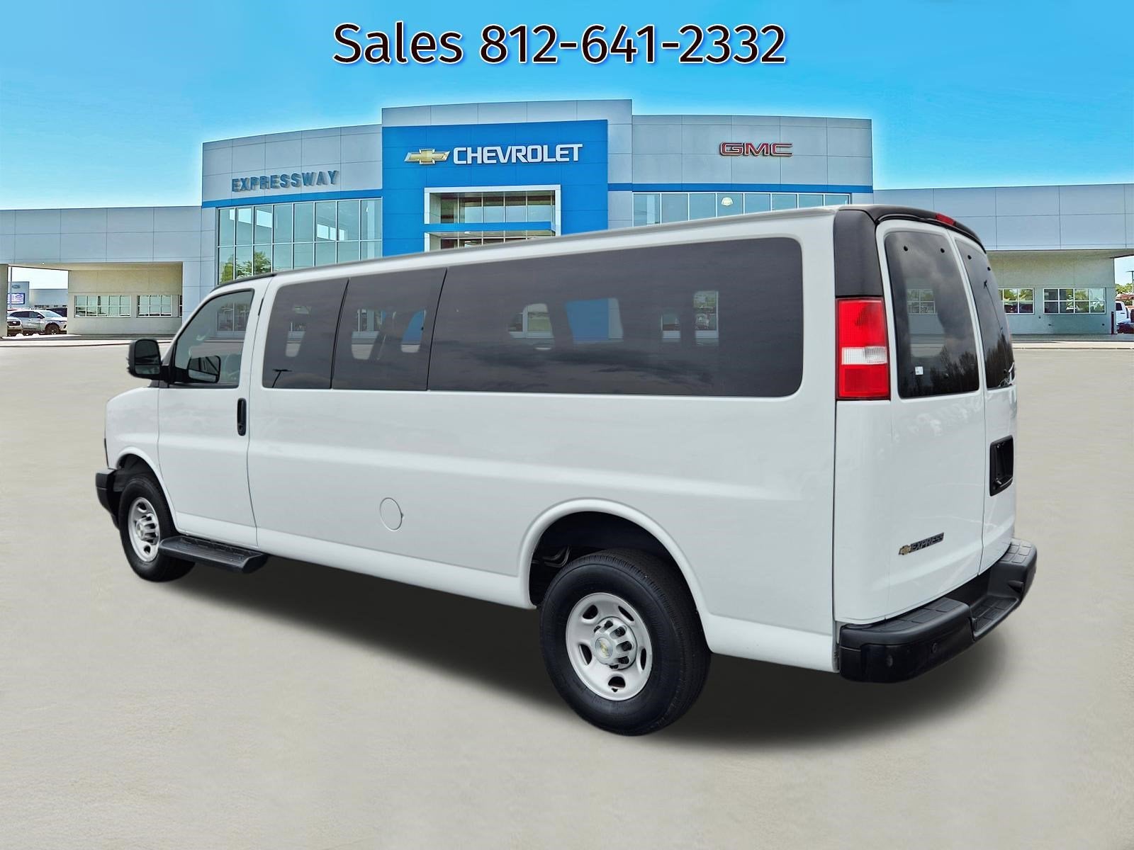 2023 Chevrolet Express Passenger 3500 1LS