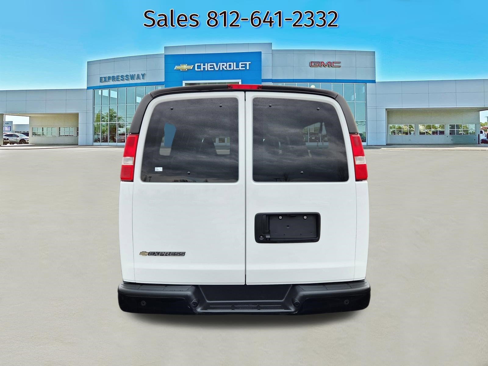 2023 Chevrolet Express Passenger 3500 1LS