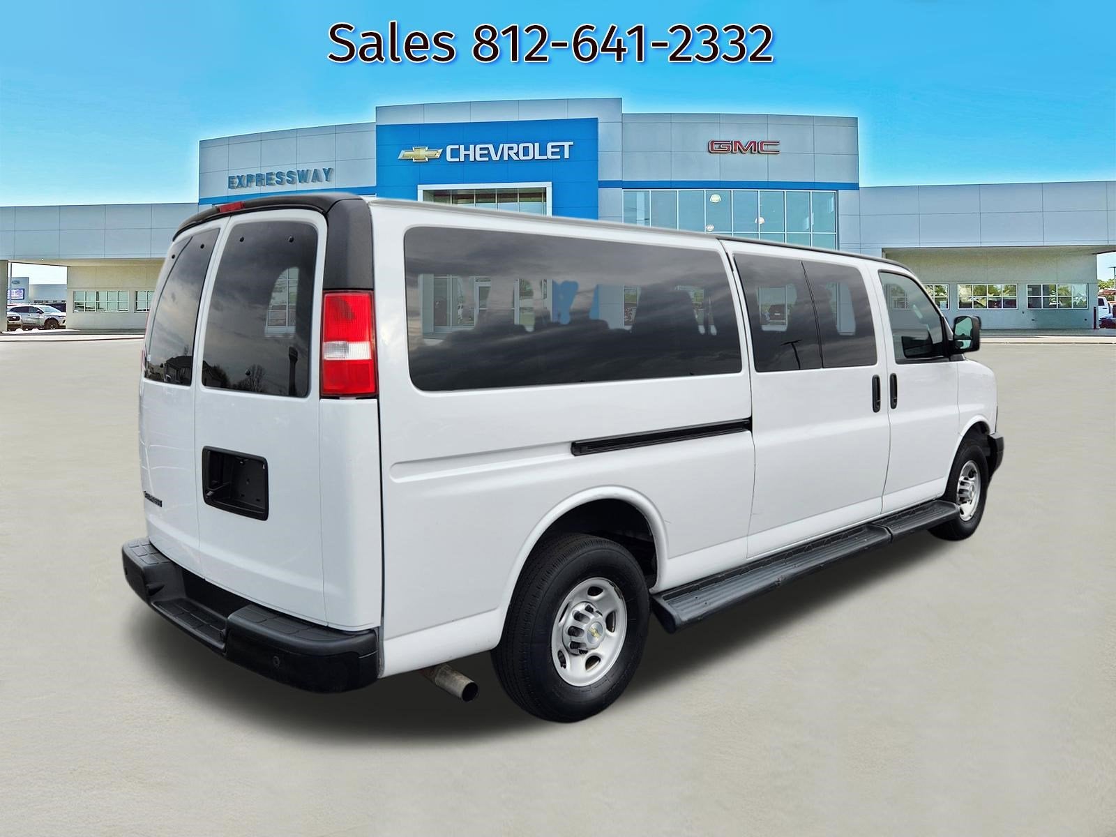 2023 Chevrolet Express Passenger 3500 1LS