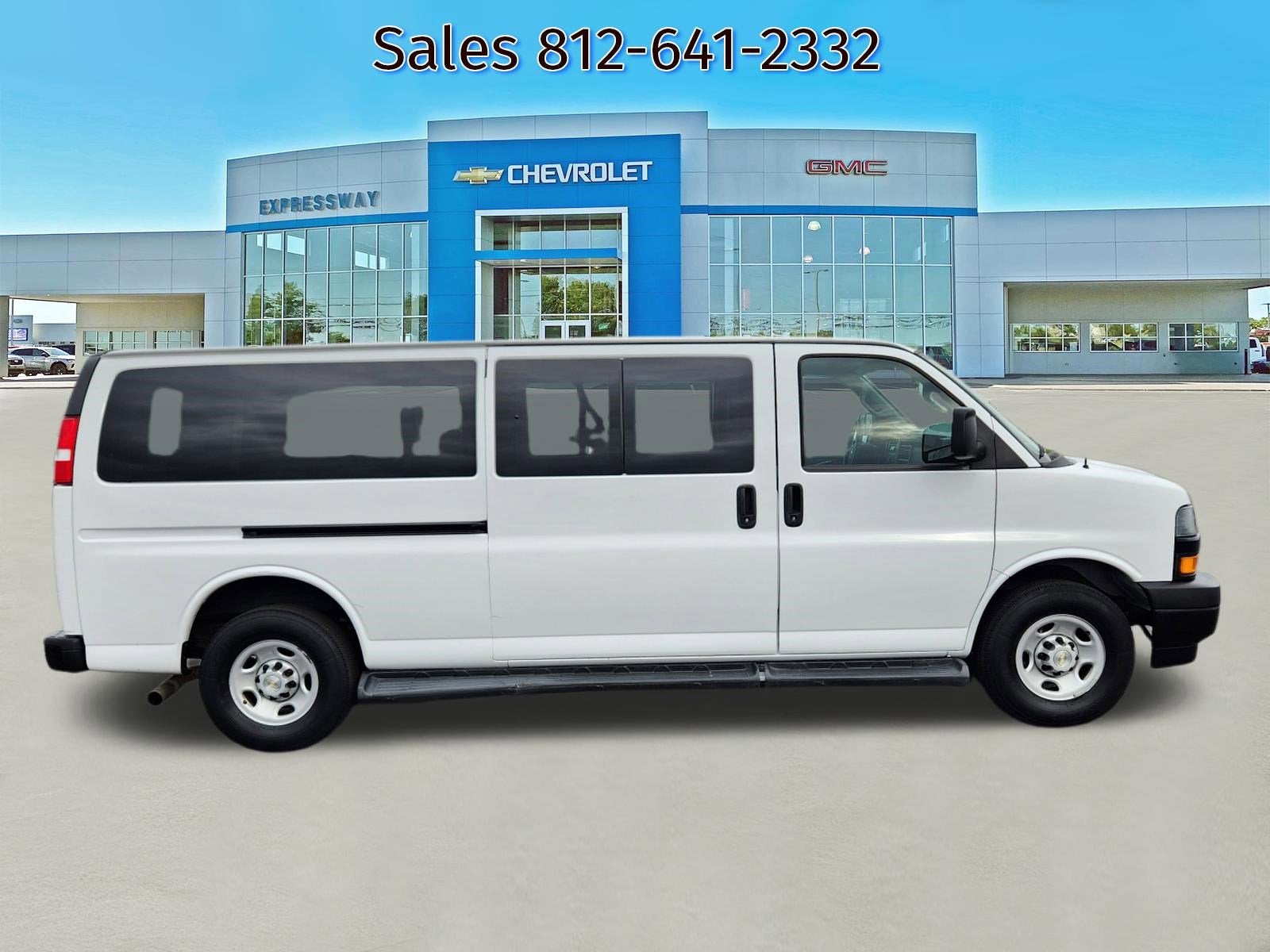 2023 Chevrolet Express Passenger 3500 1LS