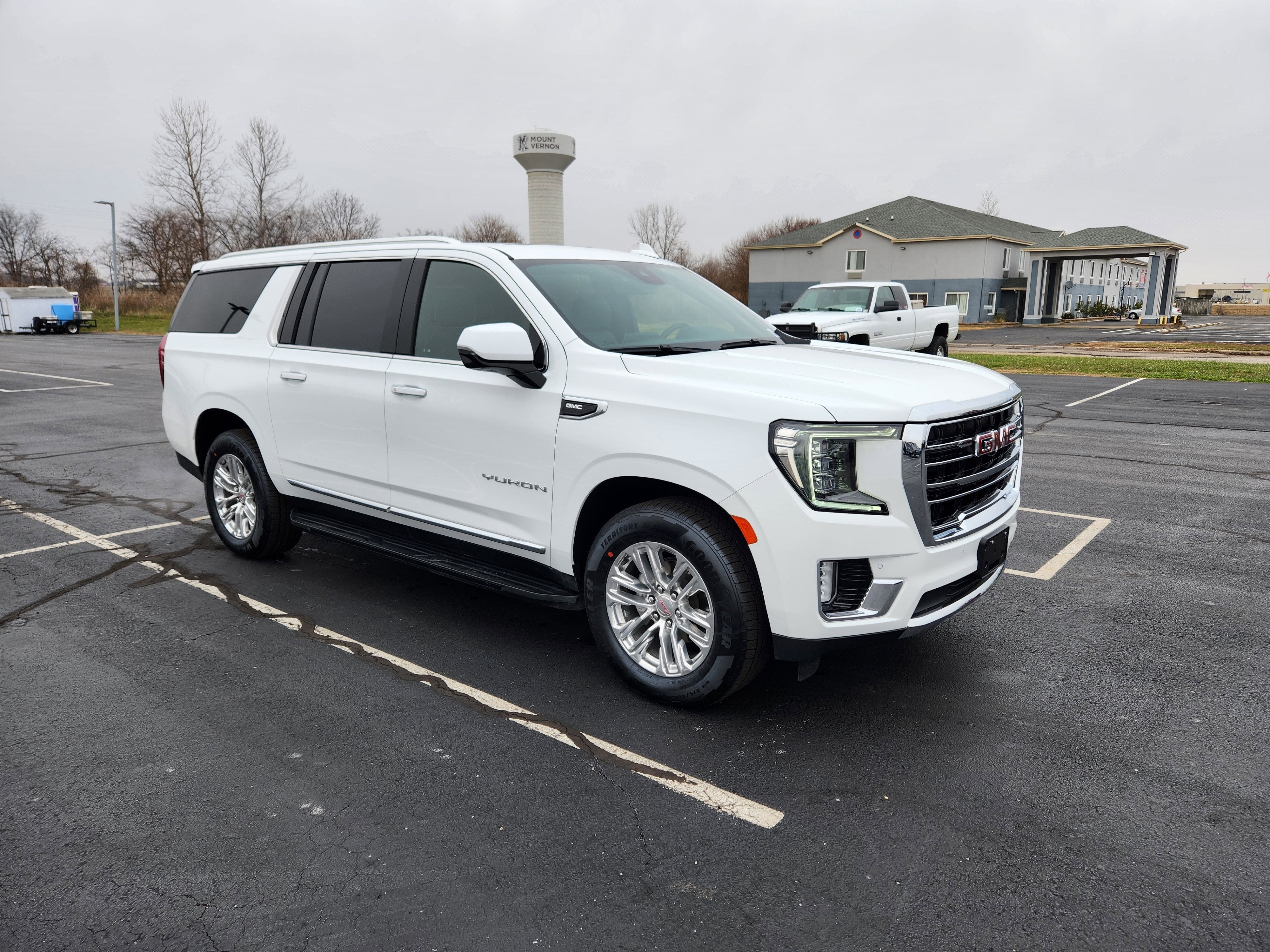 2023 GMC Yukon XL SLT