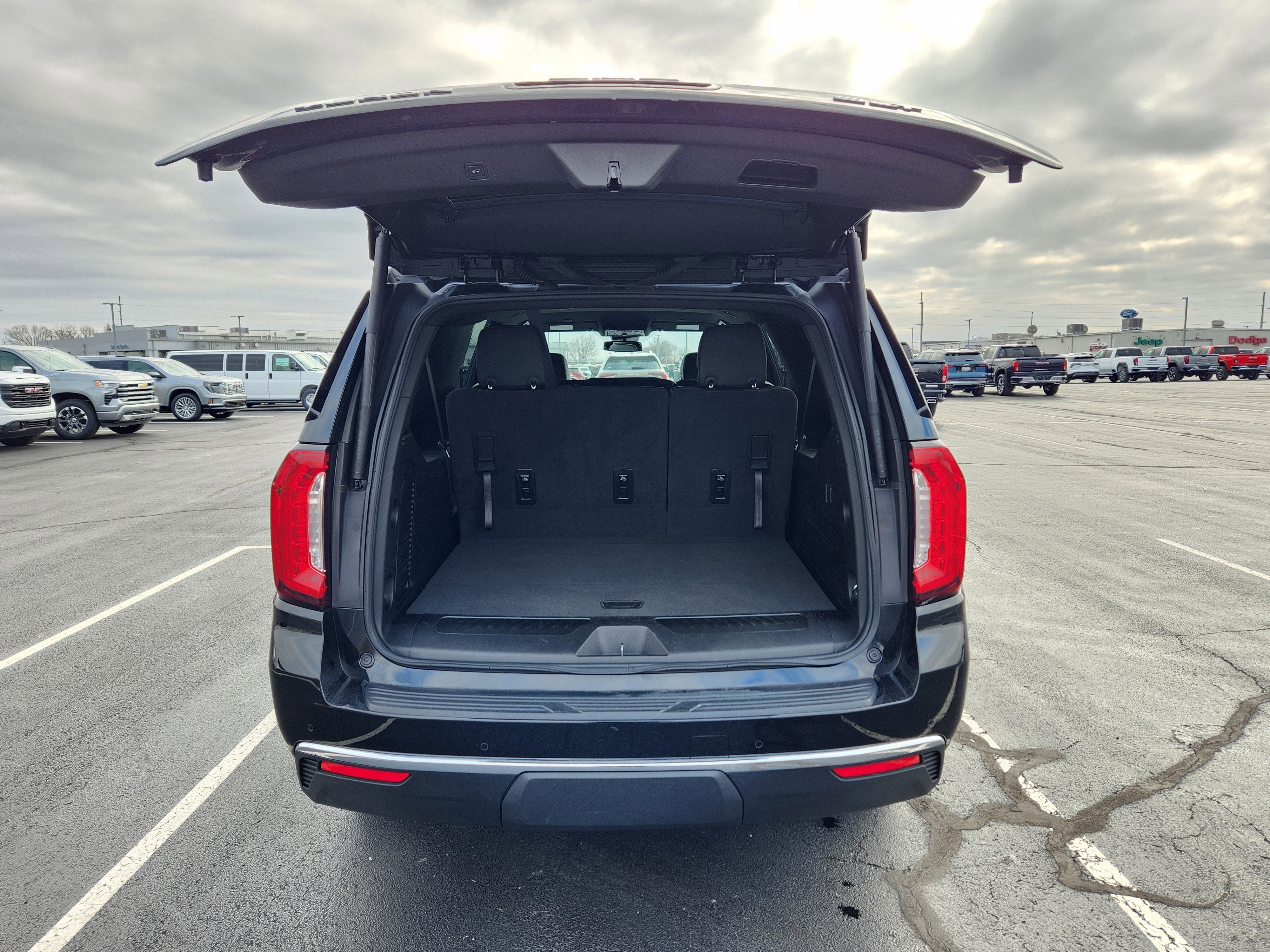 2024 GMC Yukon XL SLT