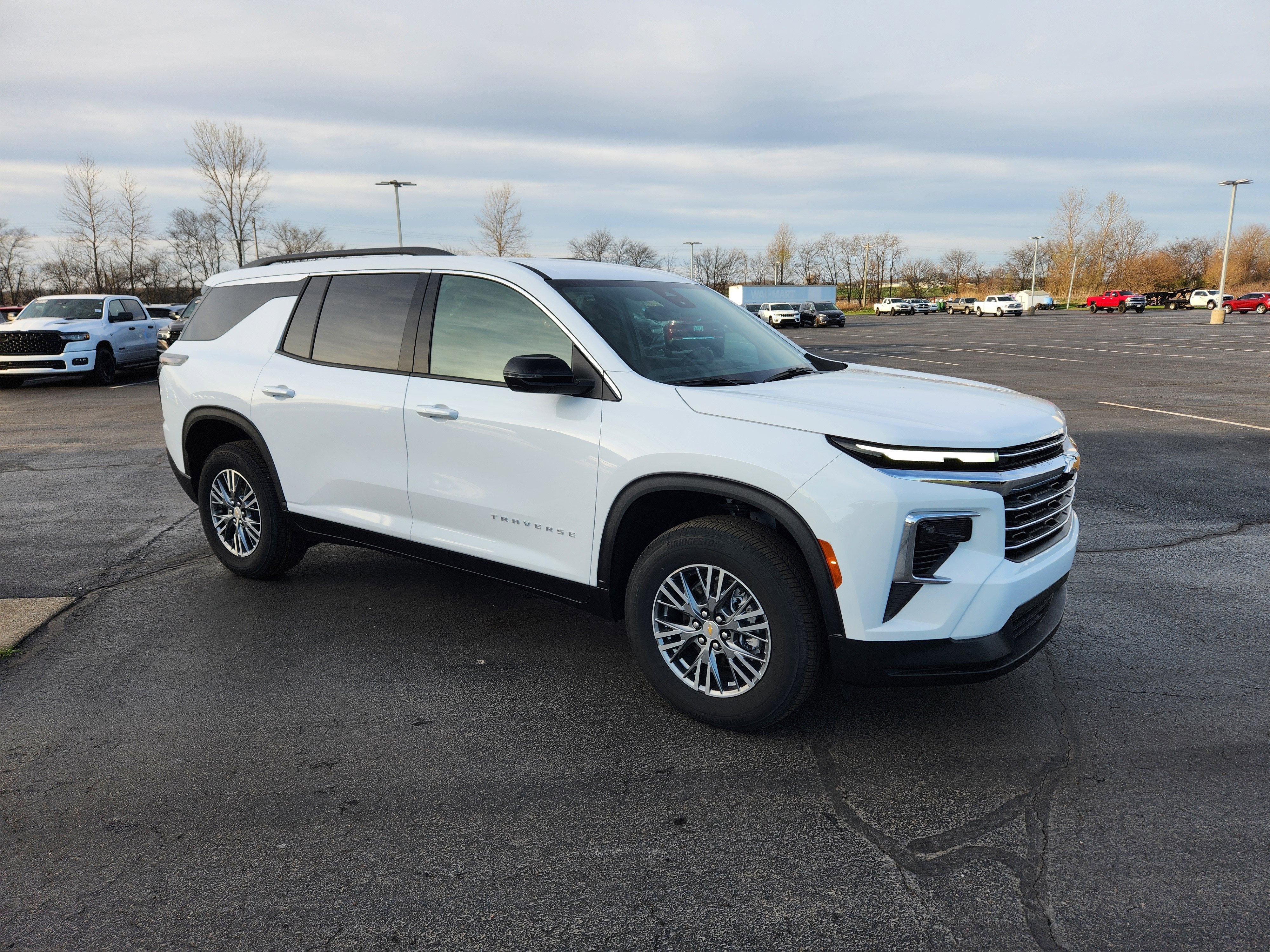 2025 Chevrolet Traverse LT