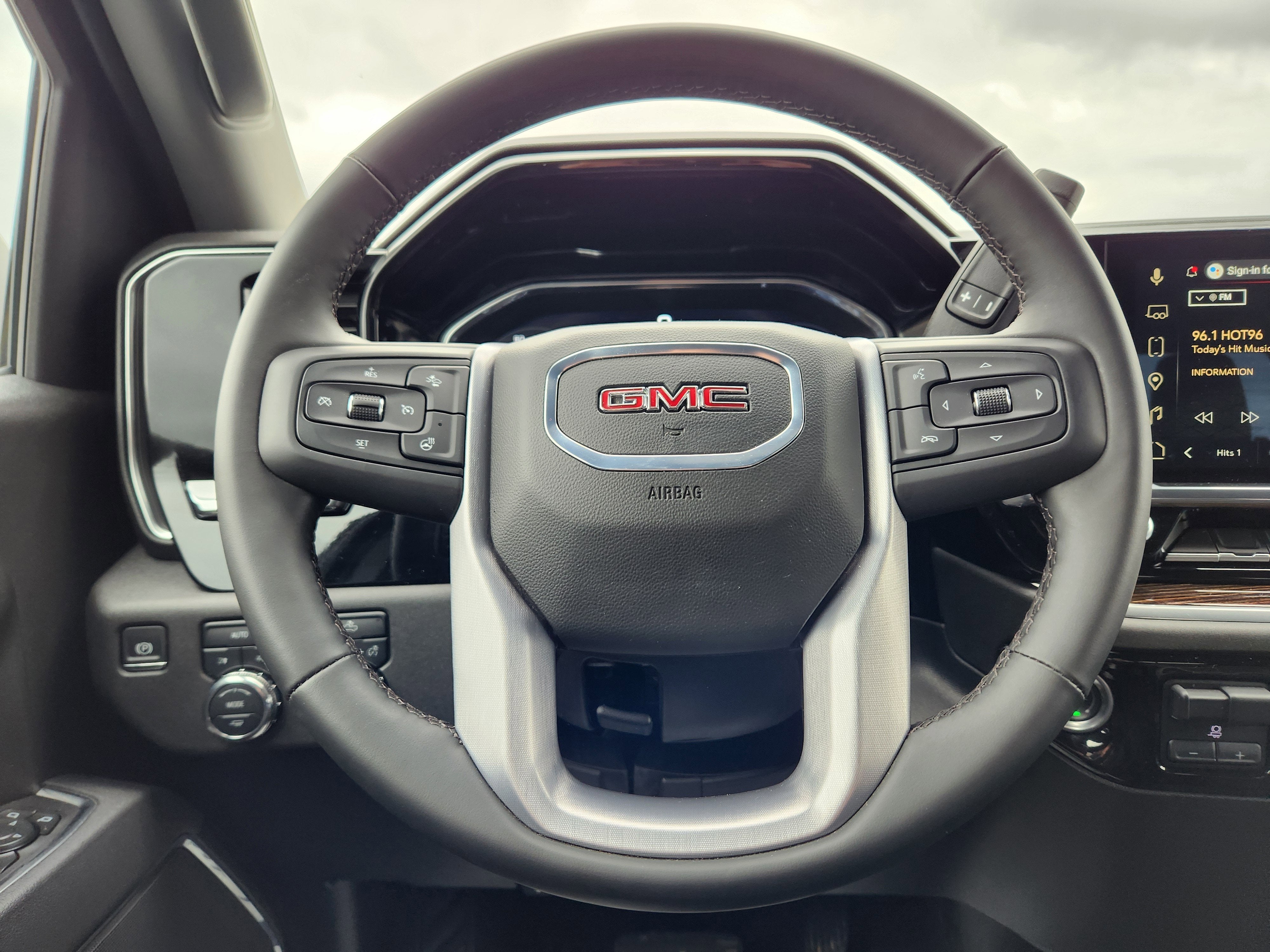 2025 GMC Sierra 1500 SLE