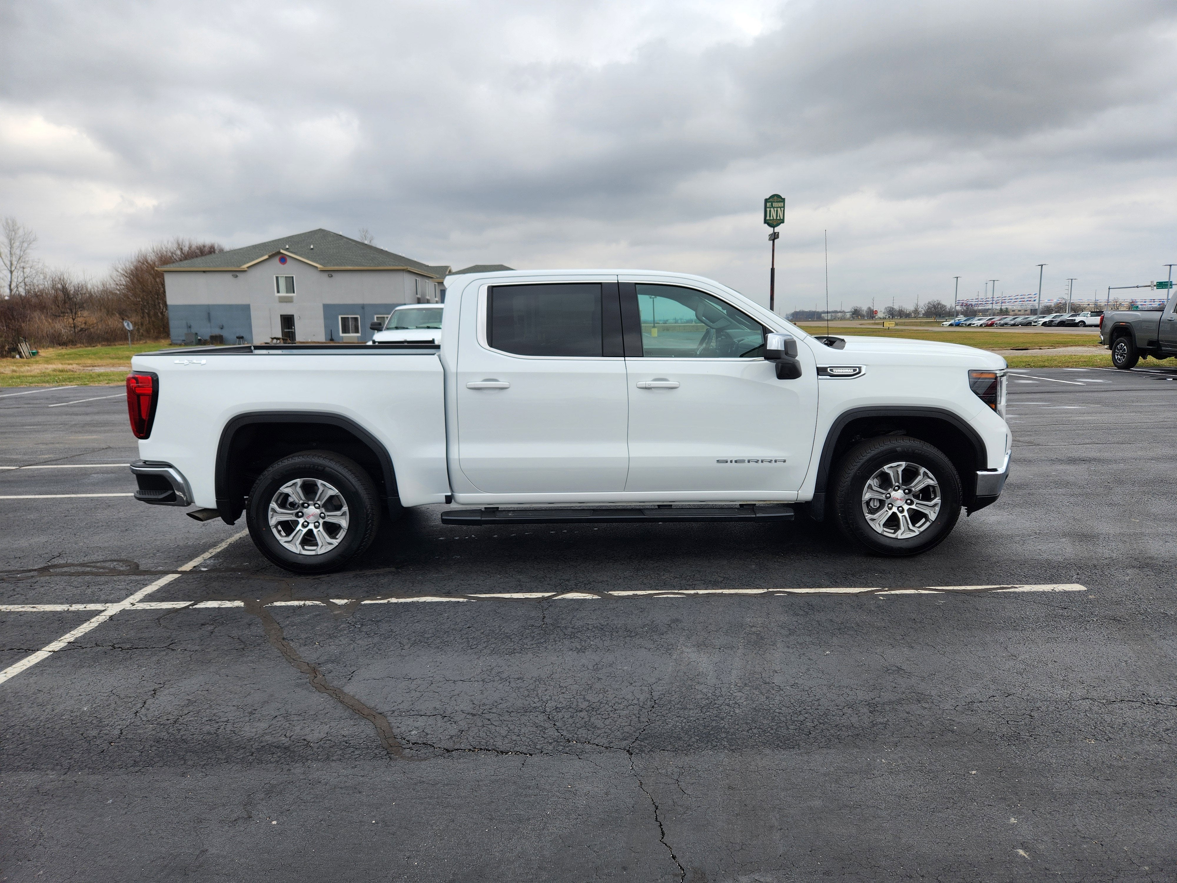 2025 GMC Sierra 1500 SLE