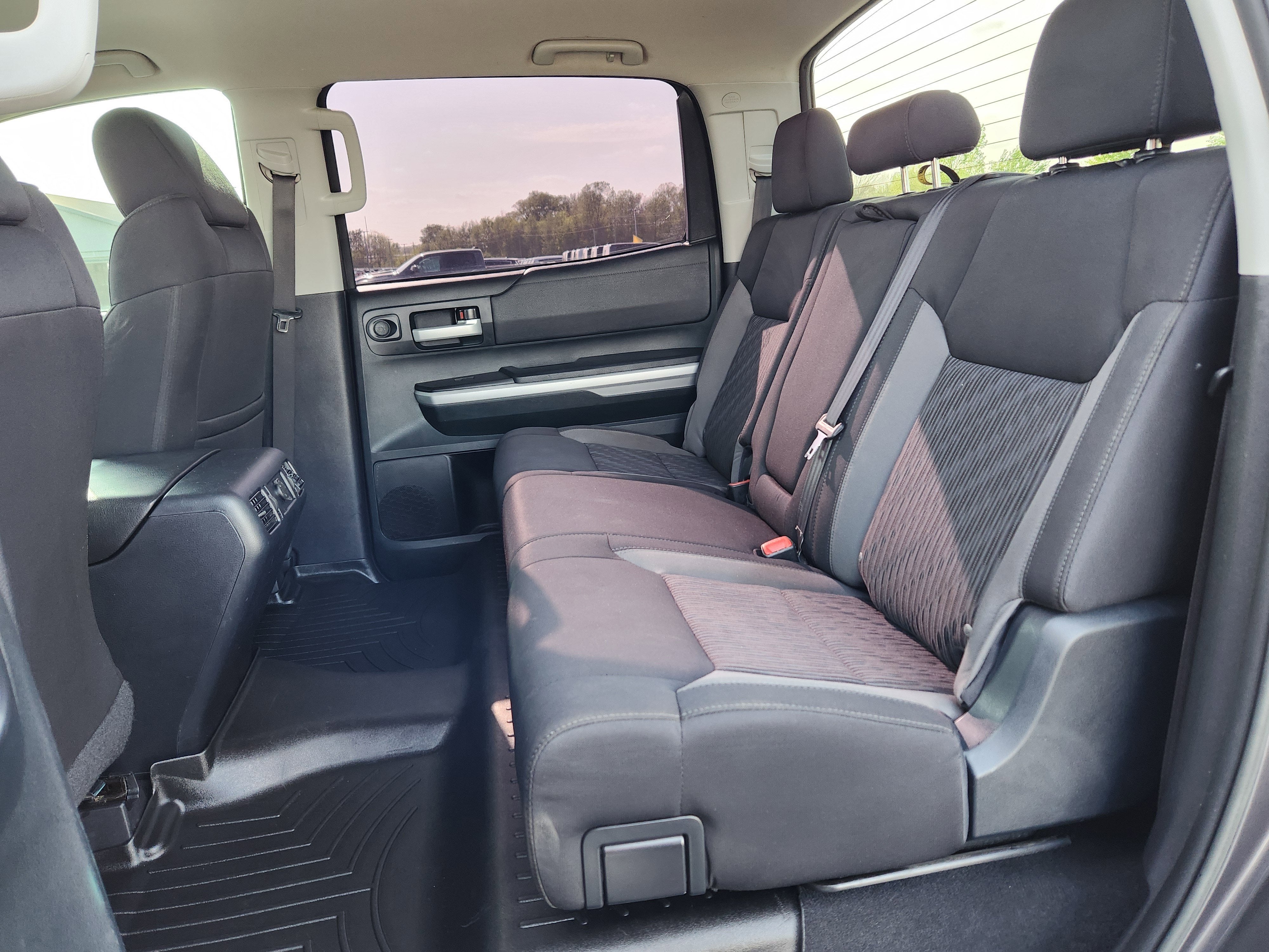 2016 Toyota Tundra SR5 5.7L V8