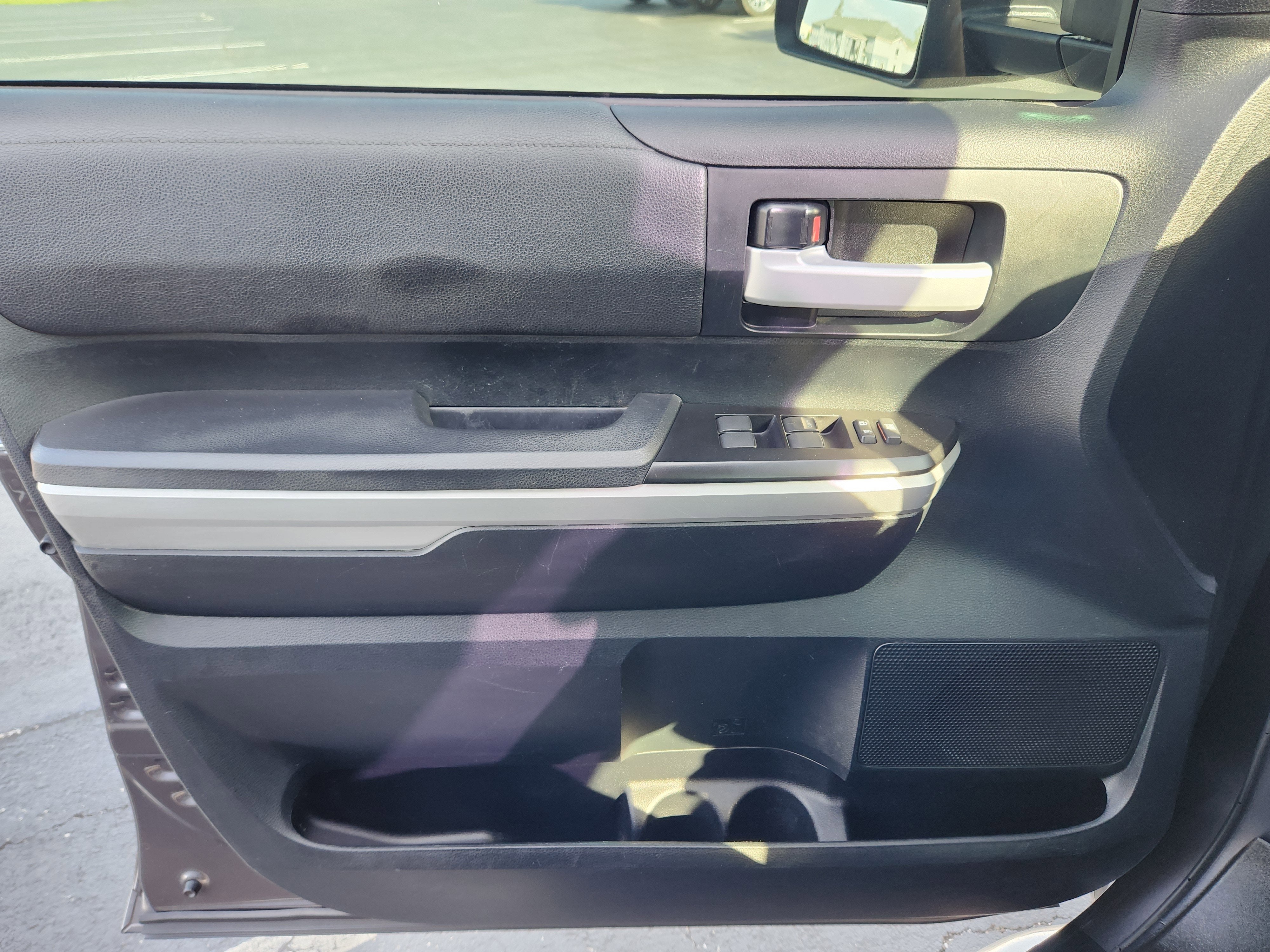 2016 Toyota Tundra SR5 5.7L V8